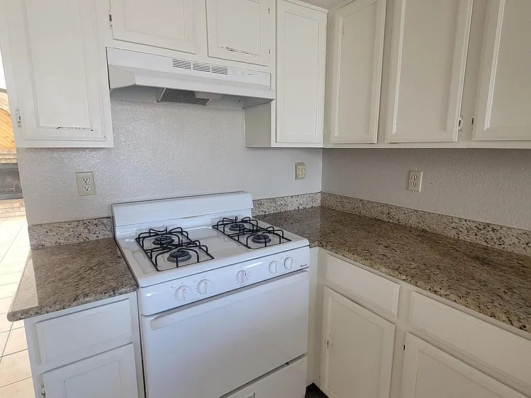 3200 Mountain Ridge Dr — Photo 11