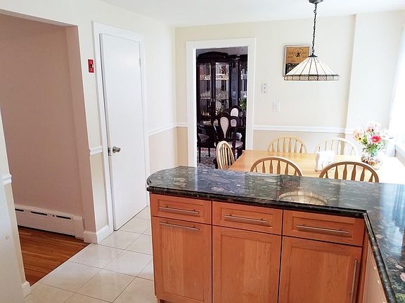 4th image of 16 Bradford Ave