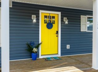 1221 S Delphine Ave, Waynesboro, VA 22980