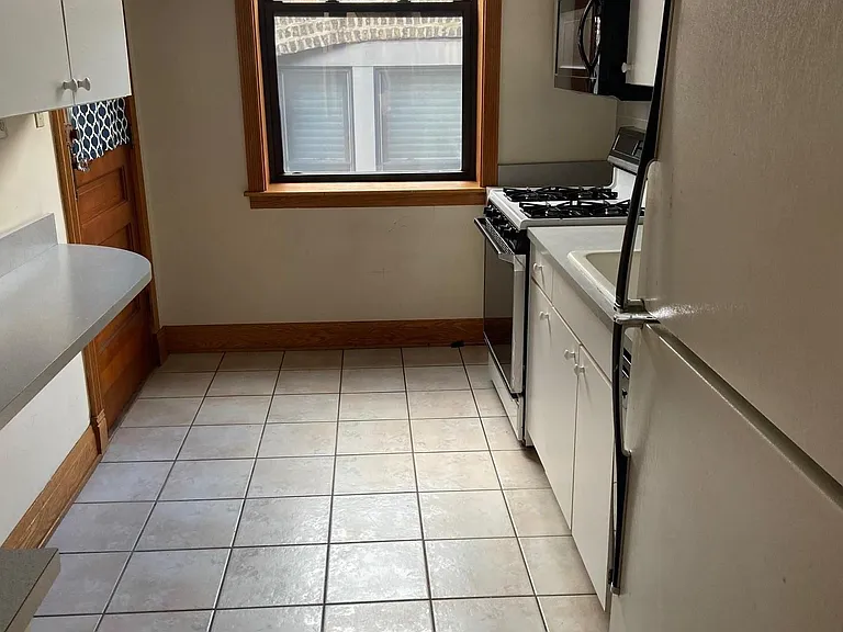 552 W Roscoe St #2B — Photo 6