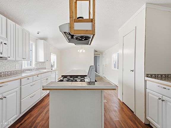 5th image of 302 W Cottonwood Dr
