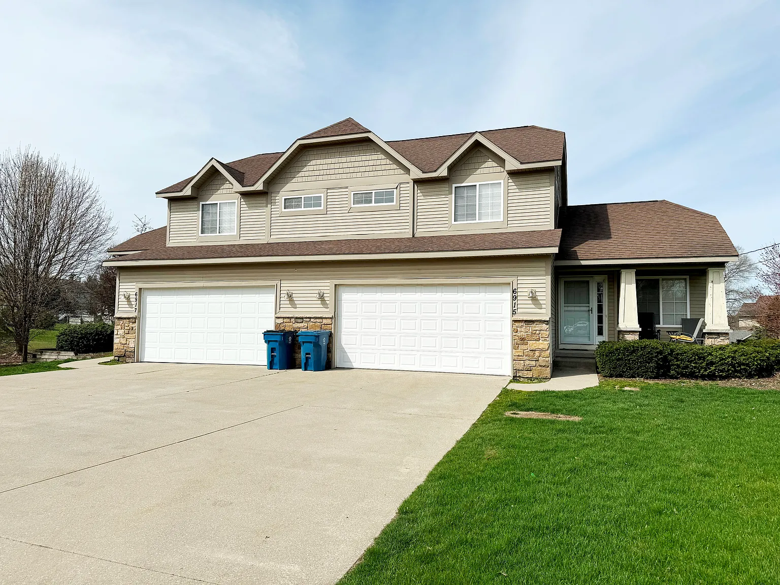 4 bed, 3.5 bath, 2304 sqft, $2,600 — Photo 2