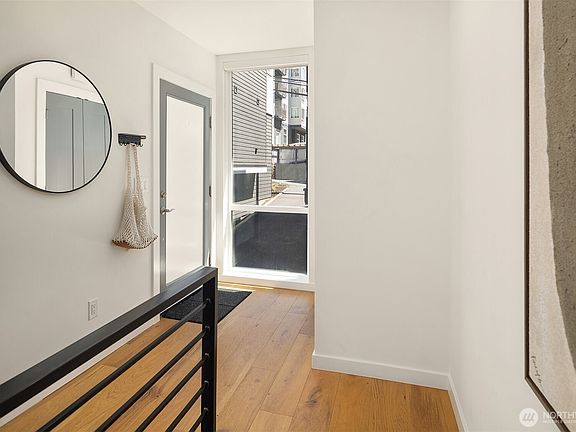 4th image of 2723 Yale Terrace Avenue E