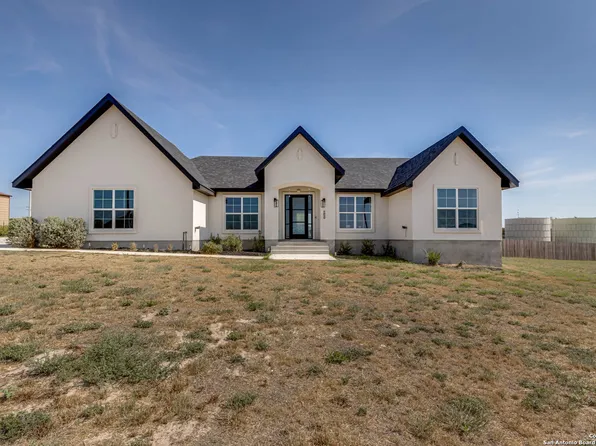 153 Summer Meadow, La Vernia, TX 78121