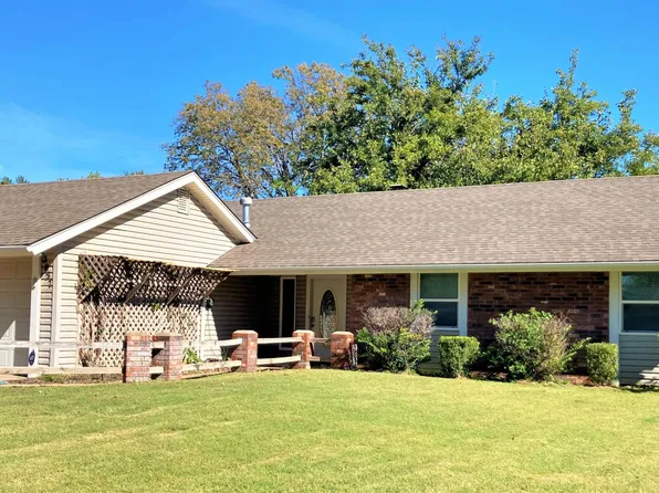2057 Lantern Ln, Enid, OK 73703