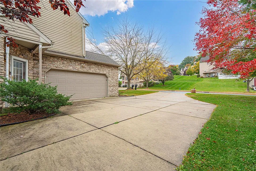 3 bed, 3.5 bath, 2840 sqft, $2,850 — Photo 4