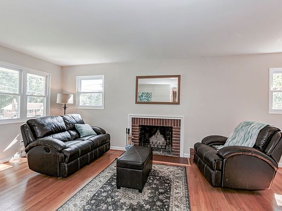 3rd image of 3218 Nealon Dr