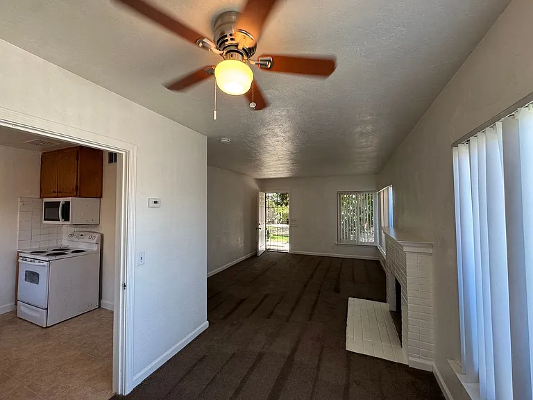 3452 - 3458 E. Clinton Ave Fresno — Photo 7