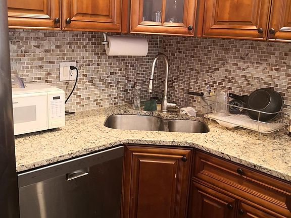 4th image of 1106 Wallace St #A