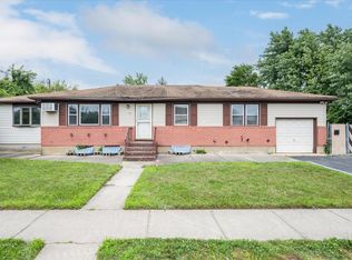 21 Silver St, West Babylon, NY 11704