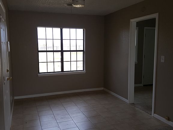 3rd image of 8517 NE 28th St