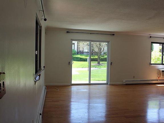 4th image of 15 Granada Cres APT 1