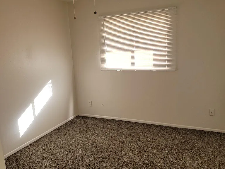 6660 N 43rd Ave — Photo 19