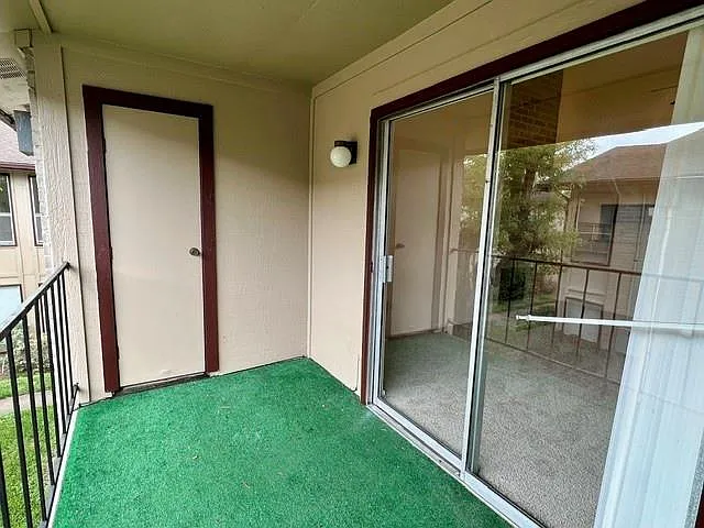 2 bed, 2.0 bath, 1050 sqft, $1,150 — Photo 2