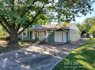 1123 SW 32nd St, Topeka, KS 66611