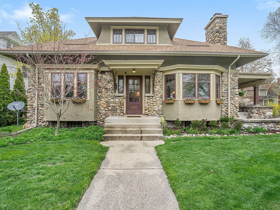 1st image of 1629 Lake Dr SE