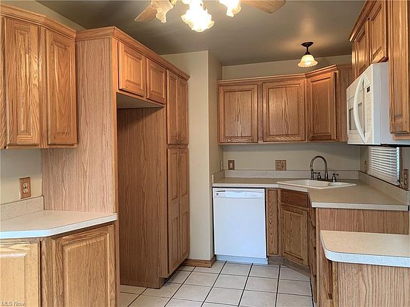 2nd image of 1006 Willard Ave SE