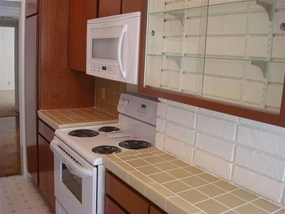 NEW Stove & New Microwave