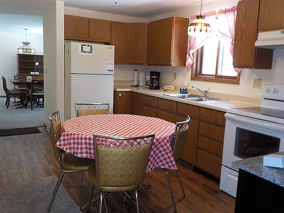 3rd image of 215 Williams St