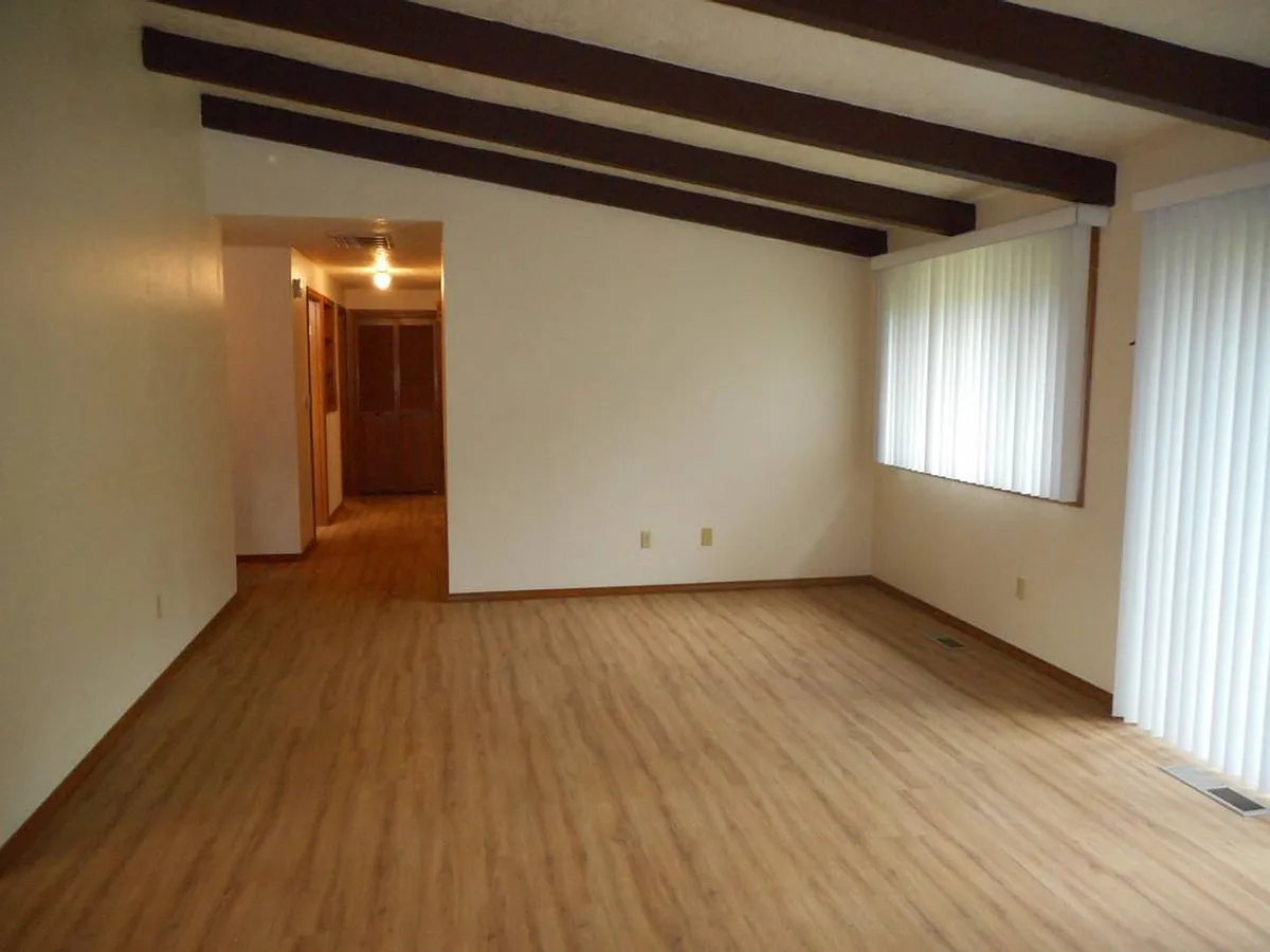 Building Photo - 2377 Edgehill Ct S