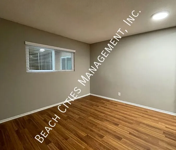 2033 E 3rd St #1B — Photo 27