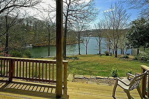 1st image of 28 Eaton Cir