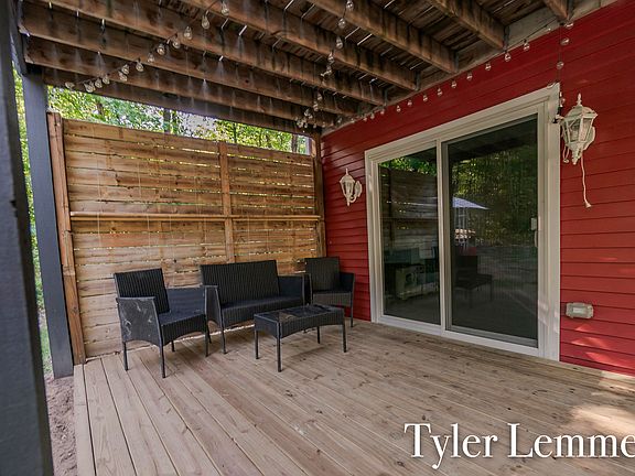 5th image of 10640 Osborn St