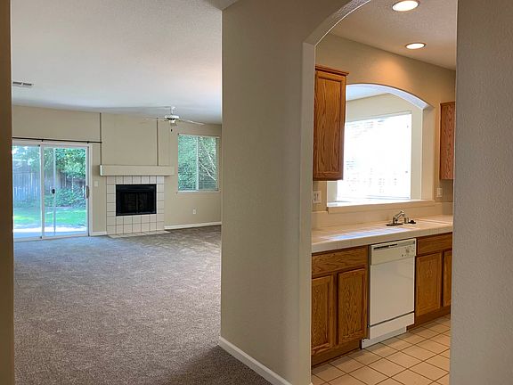 3rd image of 8405 Carriage Oaks Way