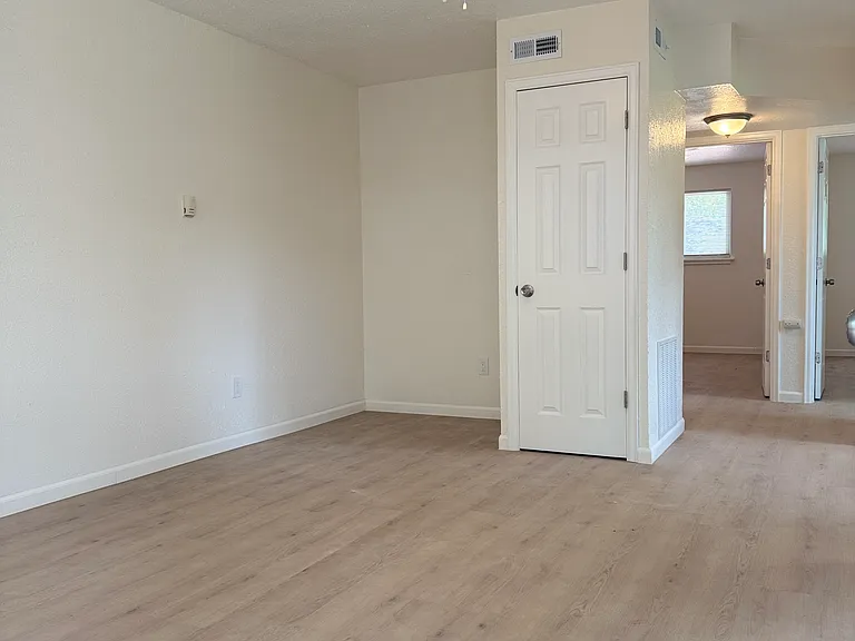 2412 E Saint Vrain St #B — Photo 6