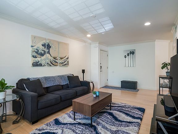 2nd image of 900 S Lamar Blvd APT 212