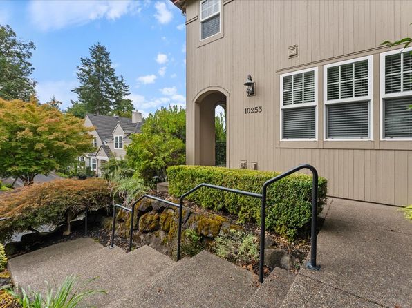 10253 NW Edgewood Dr #22