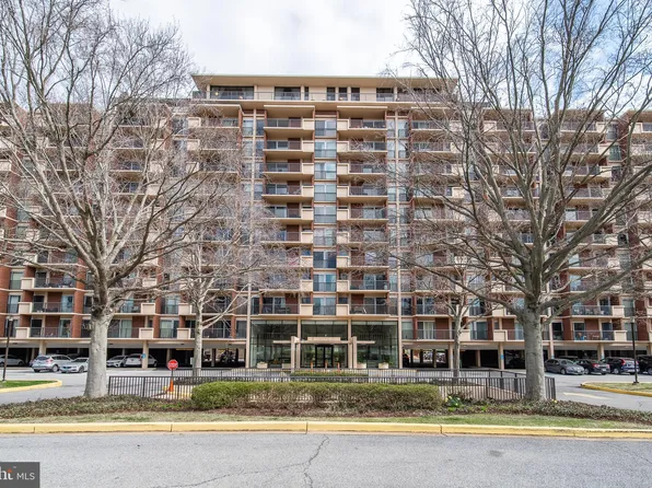 1300 Army Navy Dr APT 1002, Arlington, VA 22202