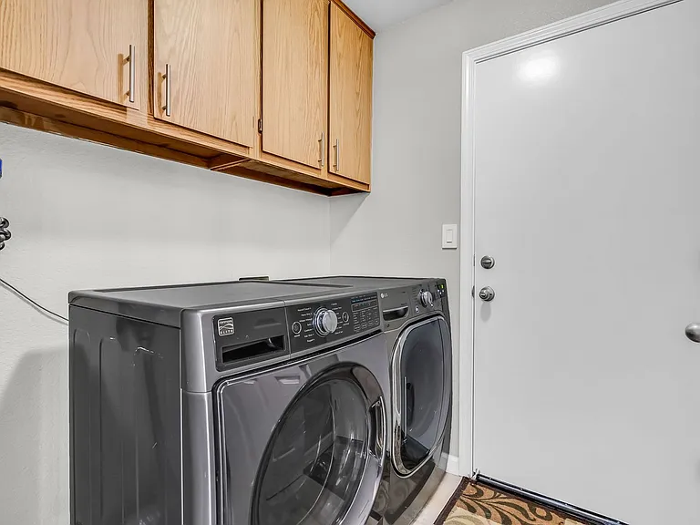 2435 Pinehurst Ct — Photo 38