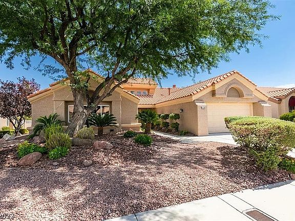 4th image of 2520 Desert Sands Dr