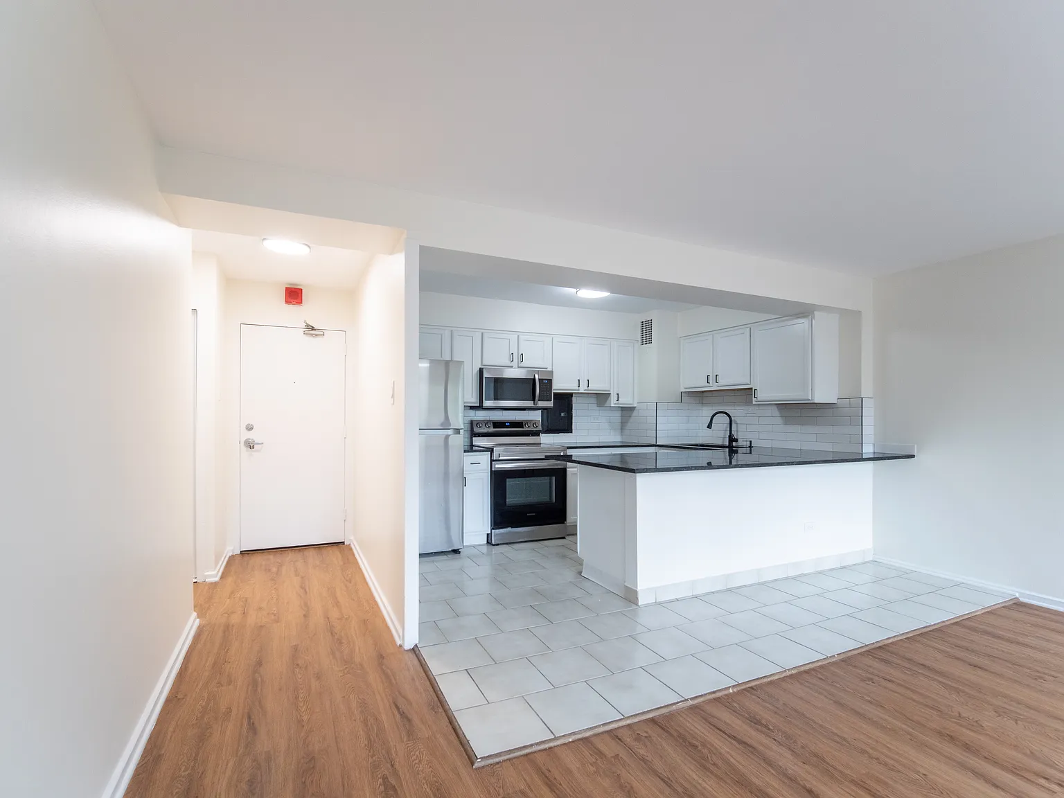 1 bed, 900 sqft, $1,675 — Photo 4