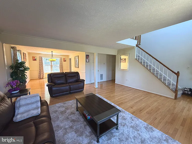 407 Tamarack Cir — Photo 6
