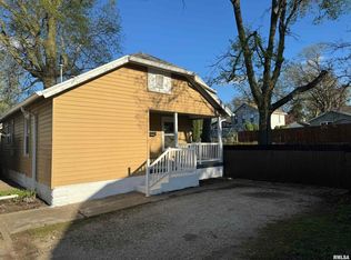 14 Rosenberg Ct, Pekin, IL 61554