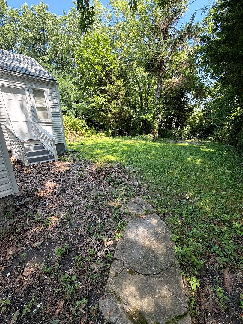 Delightful 2-bedroom, 1.5-bathroom single-family home — Photo 3