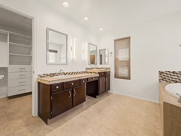 11884 N 112th Way — Photo 17