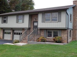 504 Round Hill Rd, Independence, VA 24348