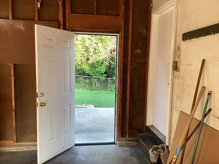 2718 Sedan Dr — Photo 22