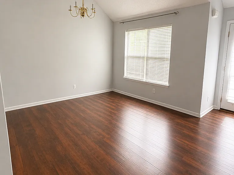 687 Spencer Ct — Photo 4