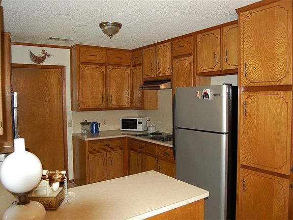 5th image of 619 Lazy Acres Dr
