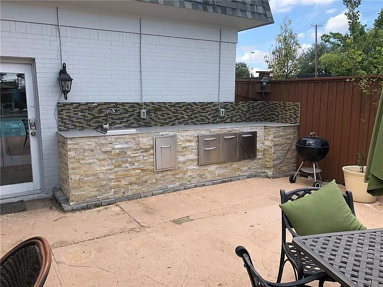 7715 Royal Ln — Photo 22