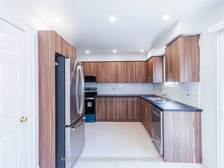 1138 Thimbleberry Cir — Photo 12