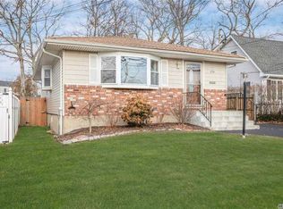 179 Prairie Dr, North Babylon, NY 11703