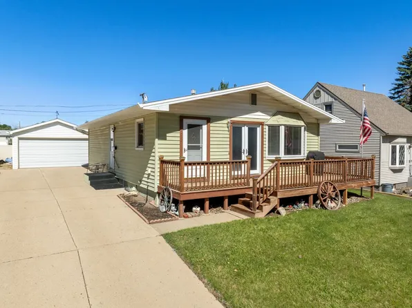 1212 4th St SW, Minot, ND 58701