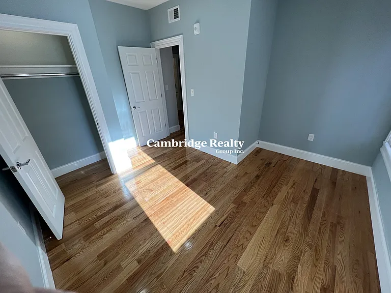 372 Oxford St #3T — Photo 9