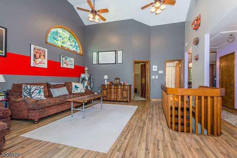 1st image of 21 Oak Ln