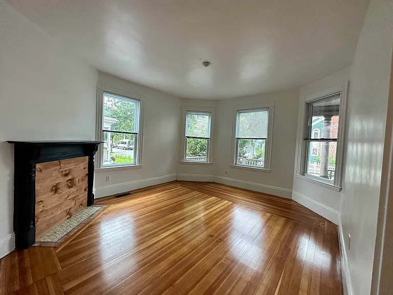 35 Waldeck St #1 — Photo 4